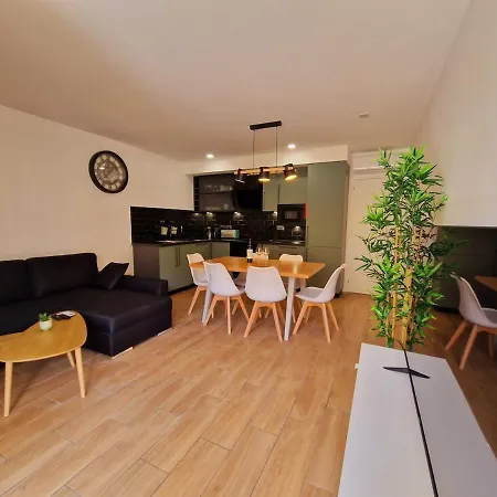 Santos Patio By The Beach-garage Parking Портиман